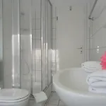 Urlauberdorf 32a شقة *